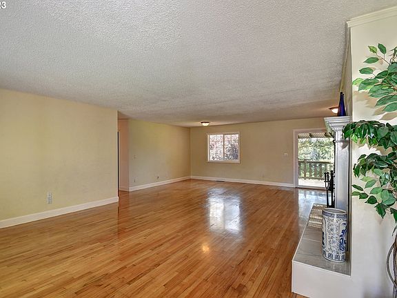 4th image of 205 NW Overlook Dr