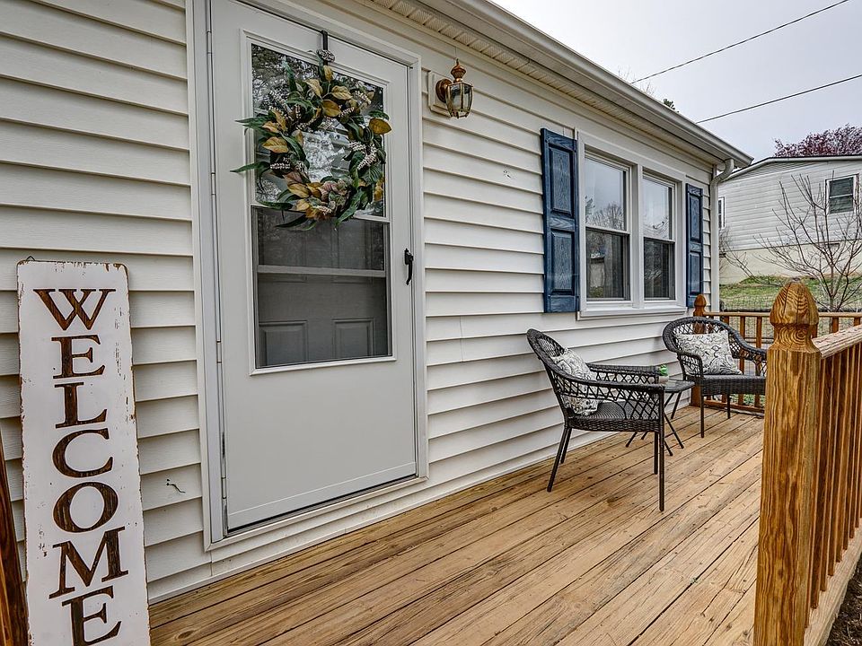 1st image of 301 Knoll Woods Dr