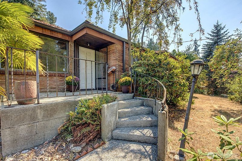 3rd image of 16260 14th Avenue NE