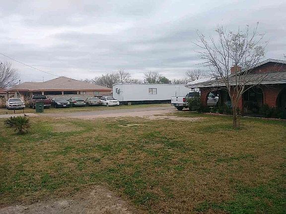 4th image of 3808 Siesta Dr