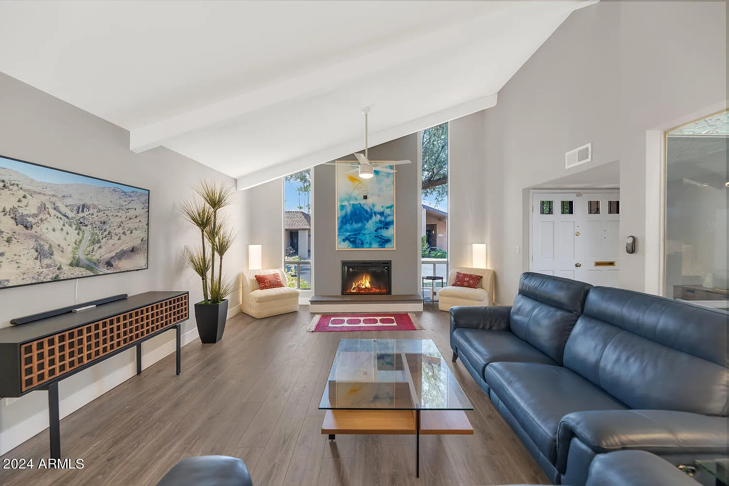 3 bed, 2.0 bath, 2108 sqft, $3,995 — Photo 4