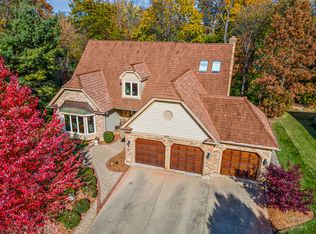 401 Columbine Ln, West Chicago, IL 60185