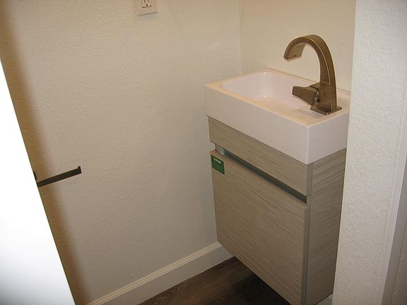 4th image of 6 Burgundy Way