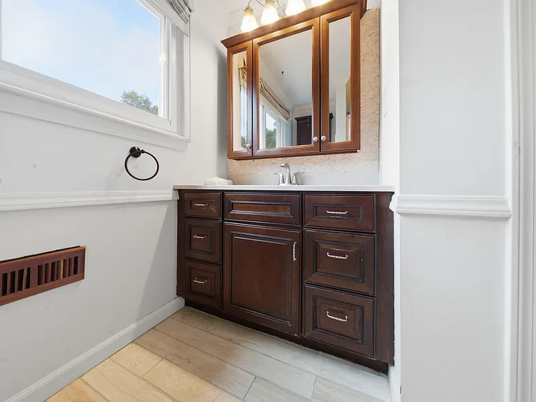7 Sherborne Cir — Photo 24