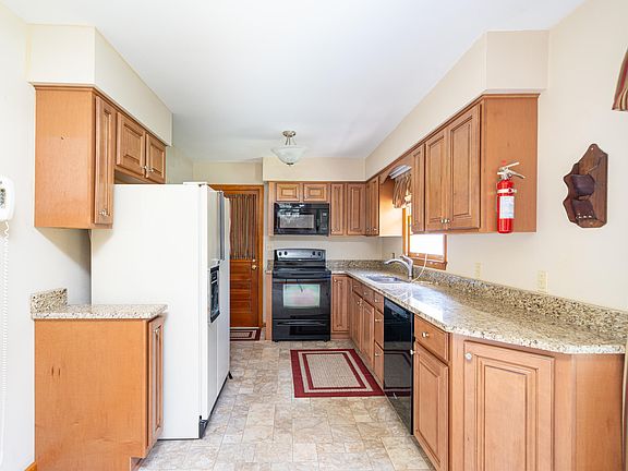 5th image of 139 Monterey Ave NE
