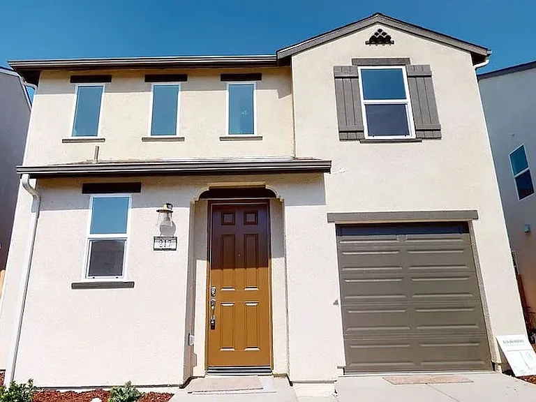 217 Sullivan Dr — Photo 1