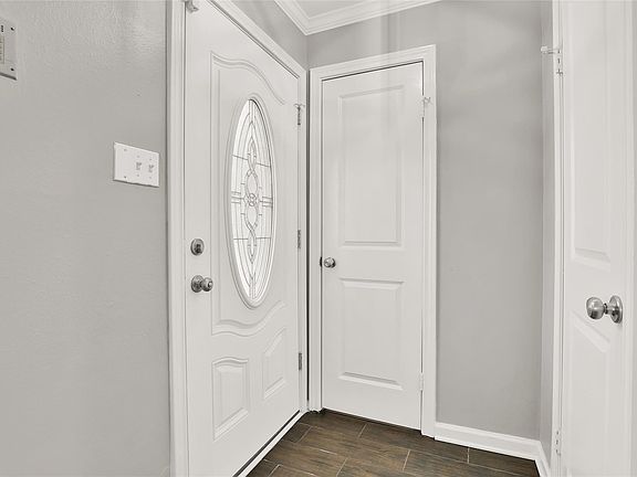 3rd image of 2918 Nottingham Ln