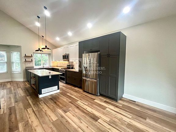 2nd image of 2675 Landsdown Pl