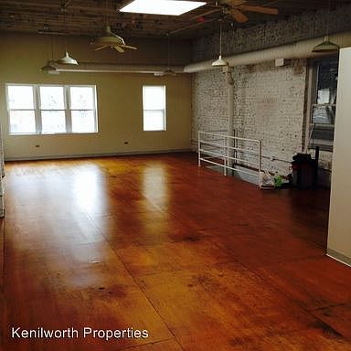 4th image of 1850 N Damen Ave