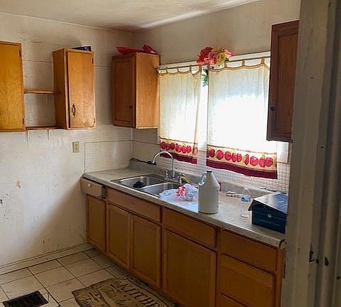 4th image of 1360 Byrd Ave