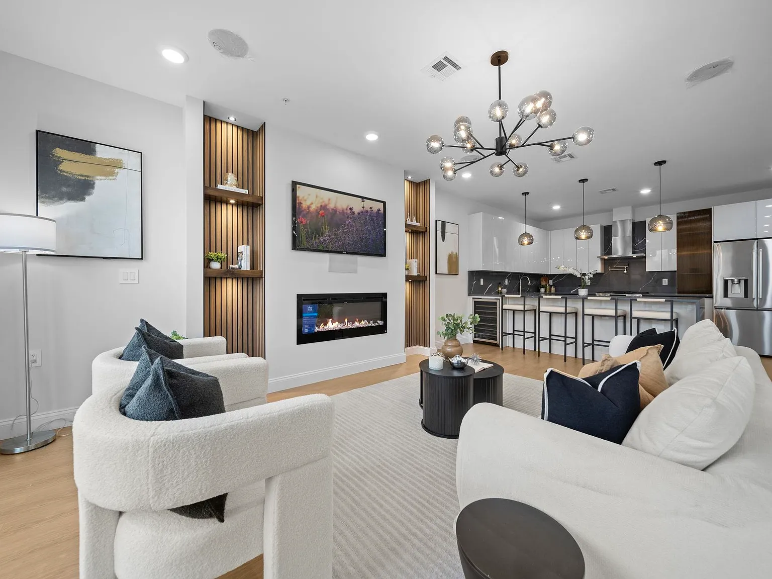 3 bed, 2.0 bath, 1429 sqft, $4,500 — Photo 4