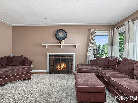 4th image of 448 Eleanor St NE