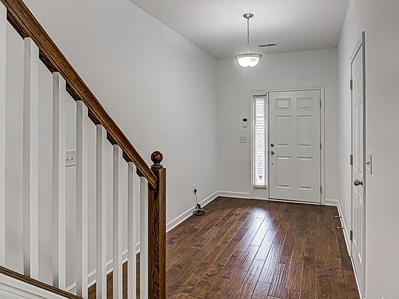 5th image of 1923 Sentry Pointe Ln