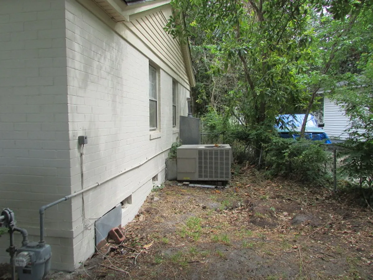Building Photo - 424 Sanders Dr