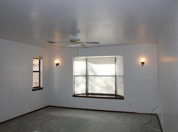 3rd image of 203 Edythe Dee Ln