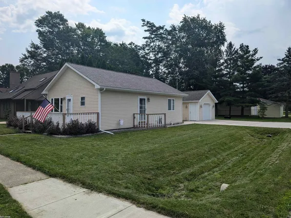 34716 Benton St, Memphis, MI 48041