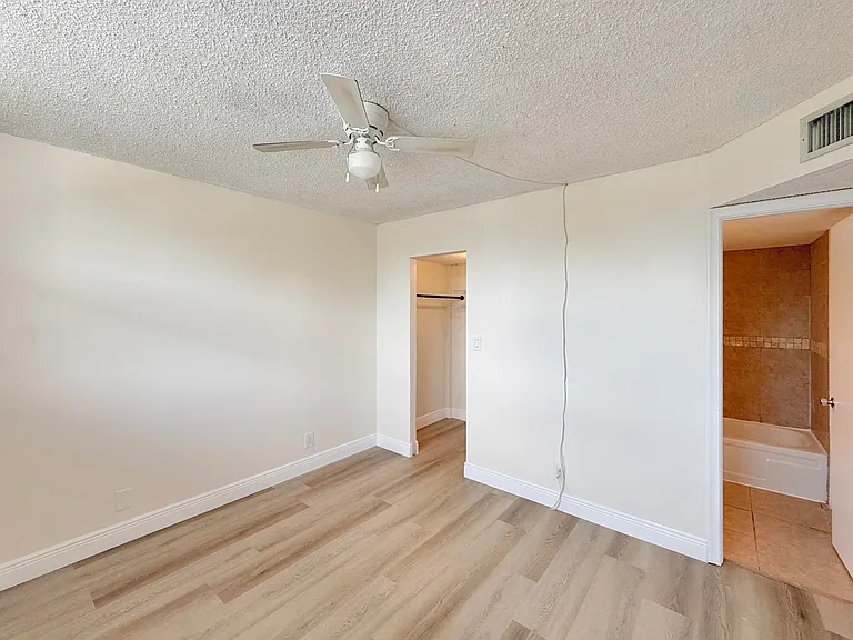 113 Royal Park Dr #2C — Photo 16