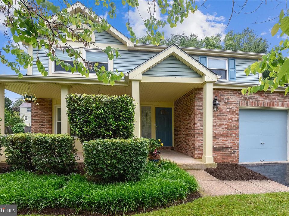 1st image of 205 Leslie Ct