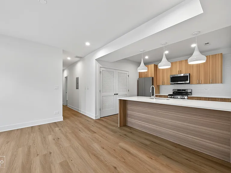 2527 W Ainslie St #3 — Photo 9