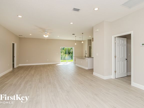 4th image of 2530 Eldron Blvd SE