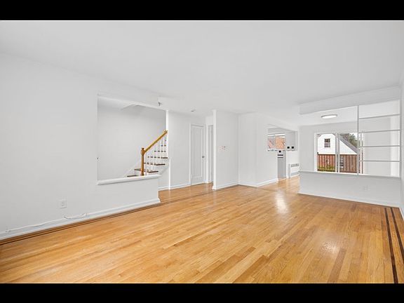 3rd image of 2534 Wilson Ave Floor 1