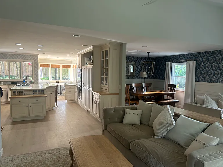 339 S Palisades Dr — Photo 2