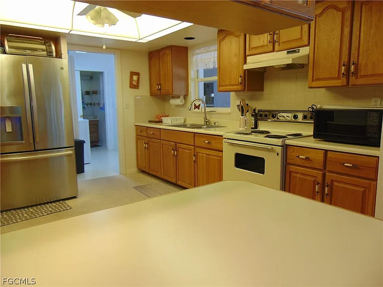 1092 Riverbend Dr — Photo 7
