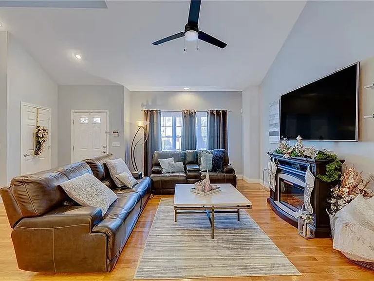 500 Mendon Rd #10 — Photo 4