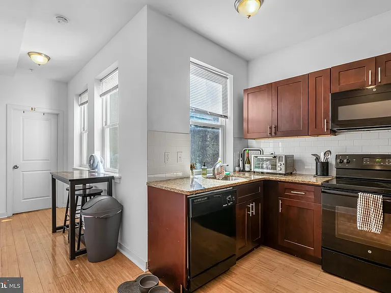1724 Monument St #B — Photo 5