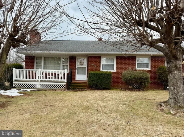 105 Lewis Ave, Elkton, VA 22827