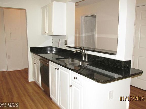 4th image of 10009 Vanderbilt Cir #35