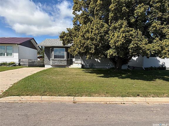 3rd image of 507 6th STREET E