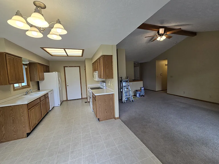 5408 S 82nd St — Photo 3