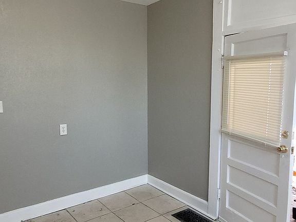 5th image of 1009 W 41st St APT 1