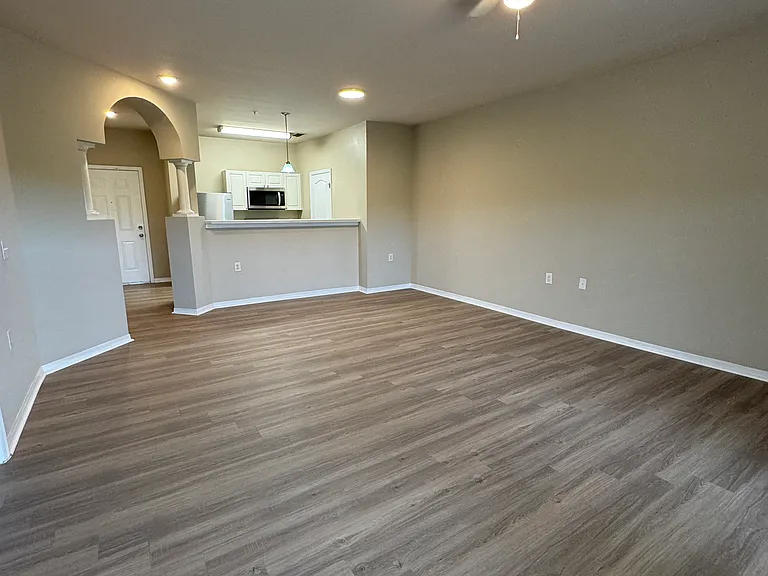 1600 Villa Capri Cir #307 — Photo 6