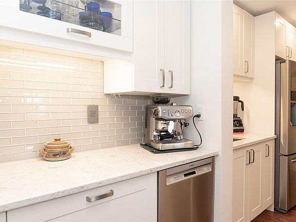 3rd image of 105 Gorge Rd E #109