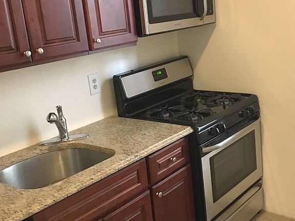 4th image of 170 Jewett Ave APT A1