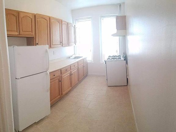 5th image of 225 Parkside Ave APT 2N