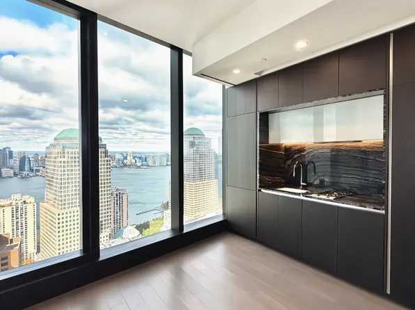 125 Greenwich Street image 2 of 19