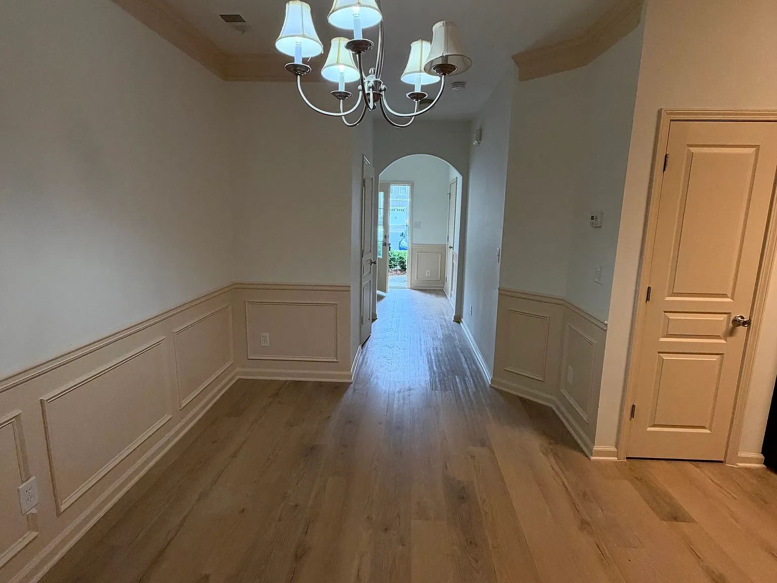 3 bed, 2.5 bath, 1712 sqft, $2,200 — Photo 3