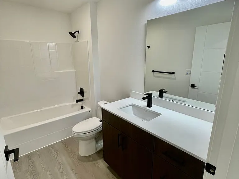 **4 Weeks Free Rent Upon Move In** | New Construction - Minutes From Downtown Pdx — Photo 2