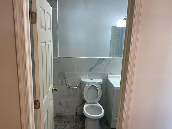 5th image of 6150 Elmwood Ave #1