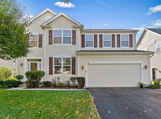 121 Boulder Dr, Gilberts, IL 60136