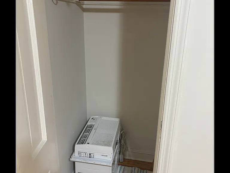 1870 Hering Ave #3 — Photo 11