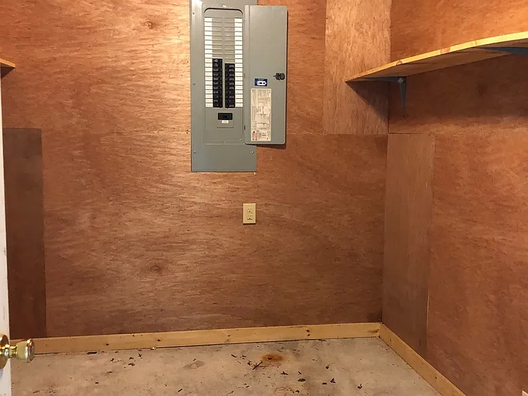 1021 N Lafayette Ave — Photo 3