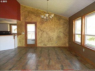 4th image of 10412 NE 85th Cir