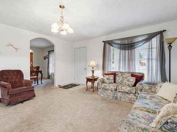 5th image of 108 White Tail Dr