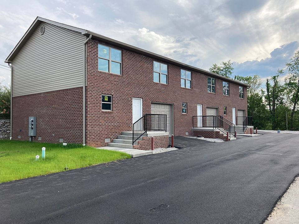 TOWNHOUSE 
2 LARGE BEDROOMS,2.5 BATHS, WALK IN LAUNDRY ROOM--GARAGE