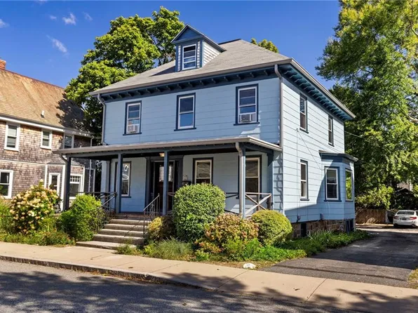 15 Bradford Ave, Newport, RI 02840