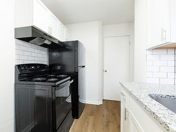 4th image of 4040 Halsey Pl